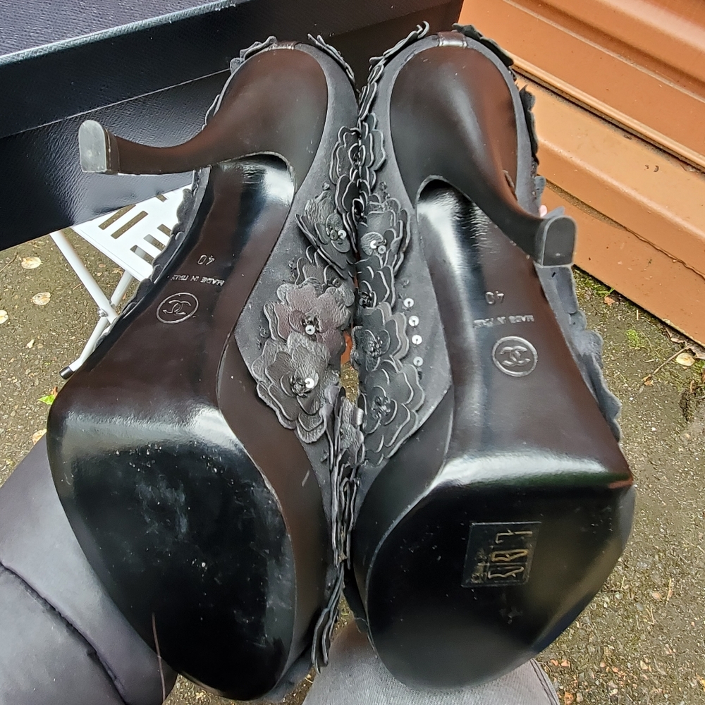 Chanel Black Leather Laser Cut Camellia Platform Pumps 40. - Picture 10 of 16